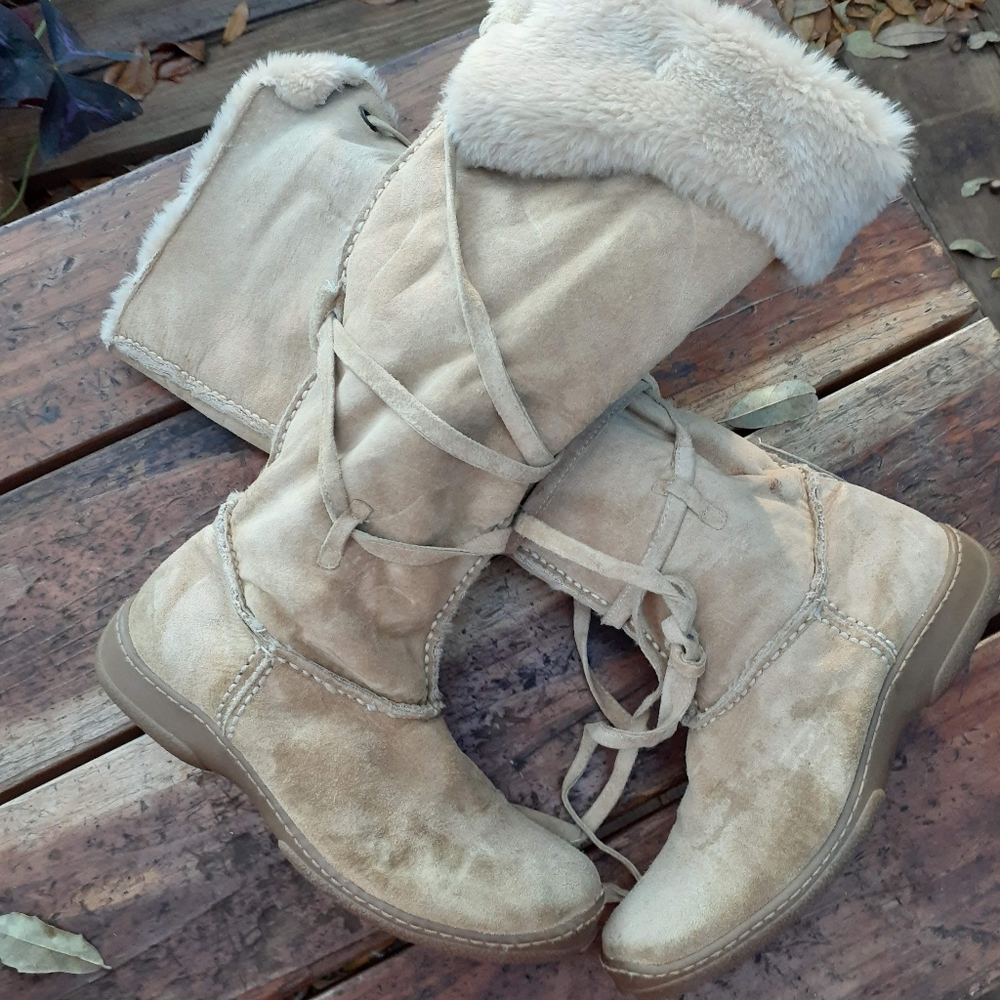 Boots - Picture 3 of 5
